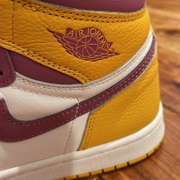 Air Jordan 1 Retro High OG - Picture 3 of 10